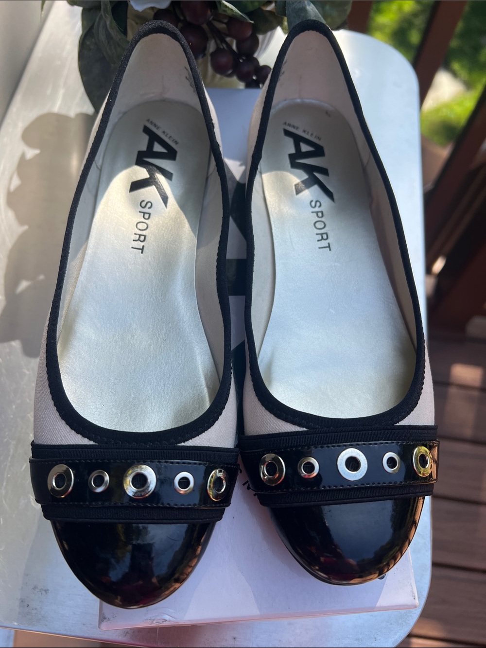 NWT Anne Klein Sport Black and Cream Grommet Ballet Flats. Size 8